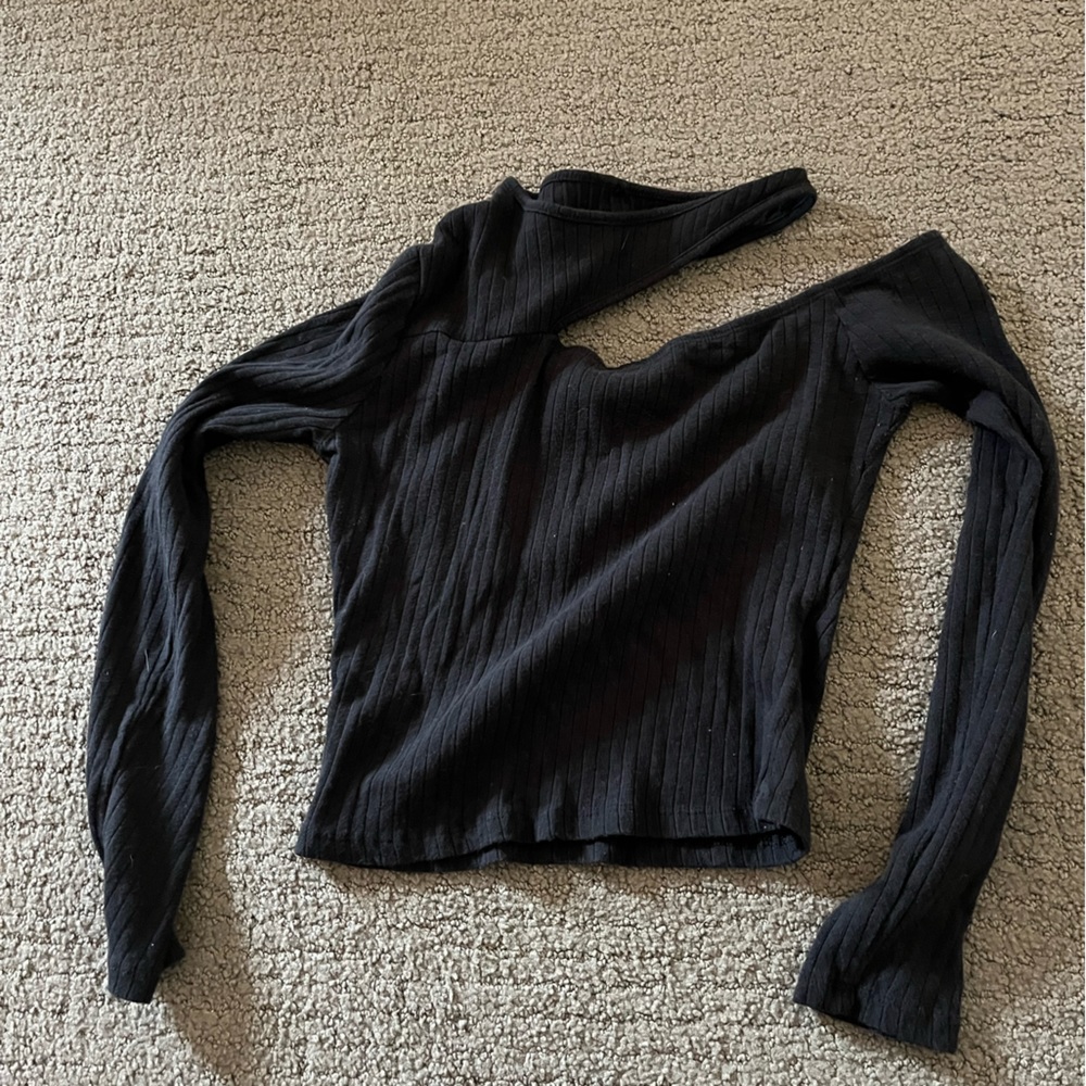 AMAZON BLACK CUT OUT TOP